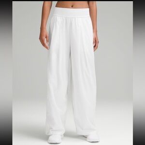 Lightweight Tennis mid rise Track Pants